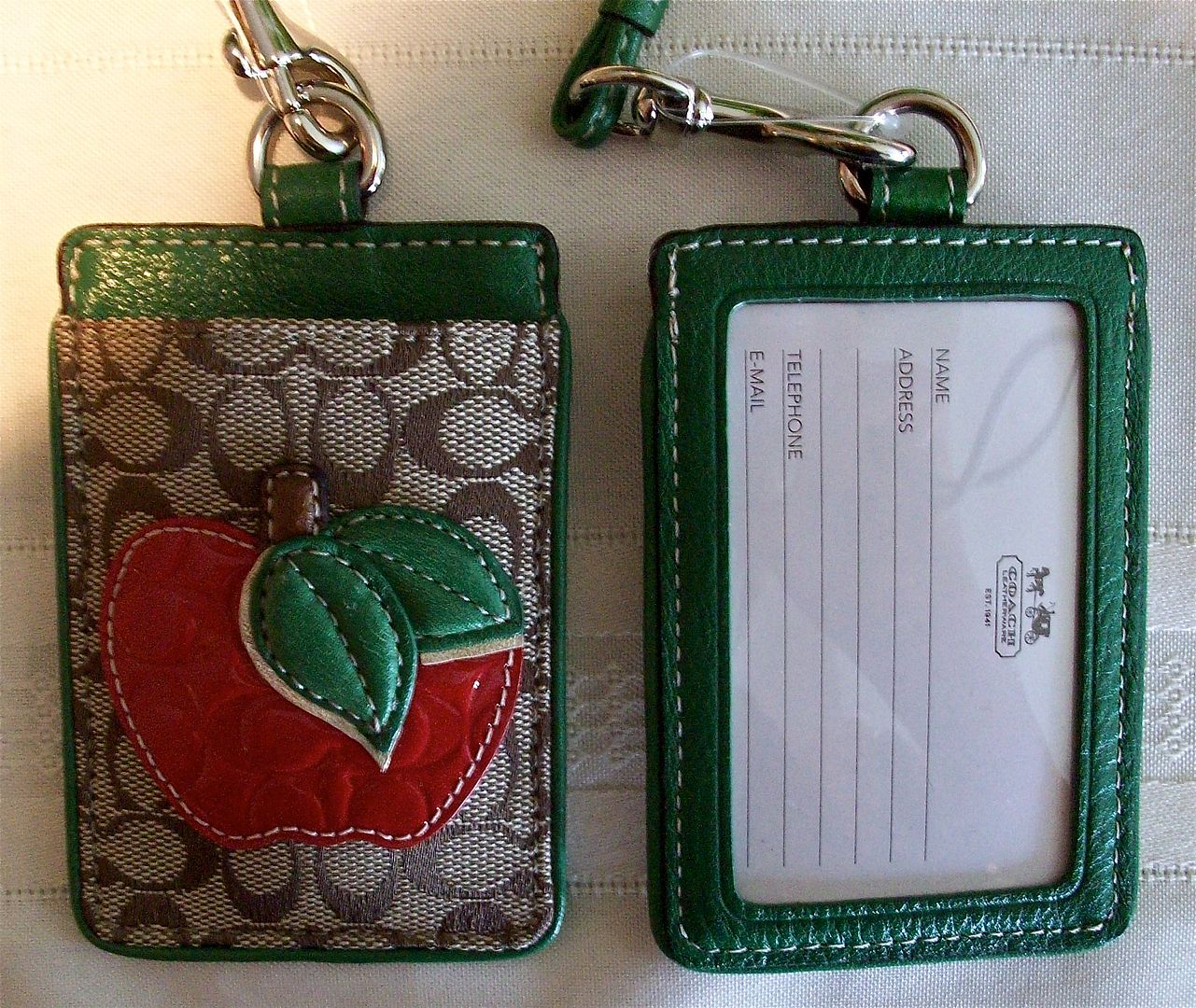 61004 apple motif lanyard id badge case 2 pc