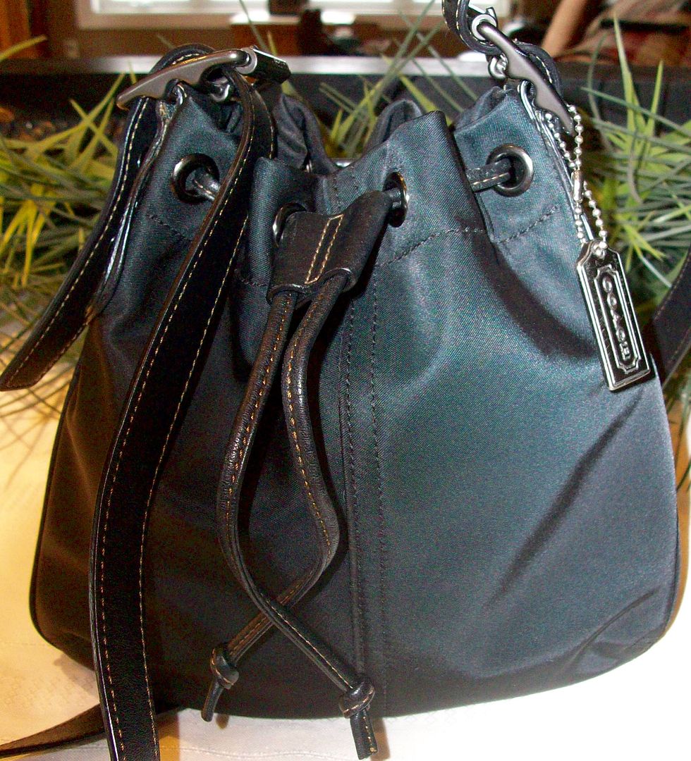 6649 nylon drawstring crossbody convertible black back photo 100_1339.jpg