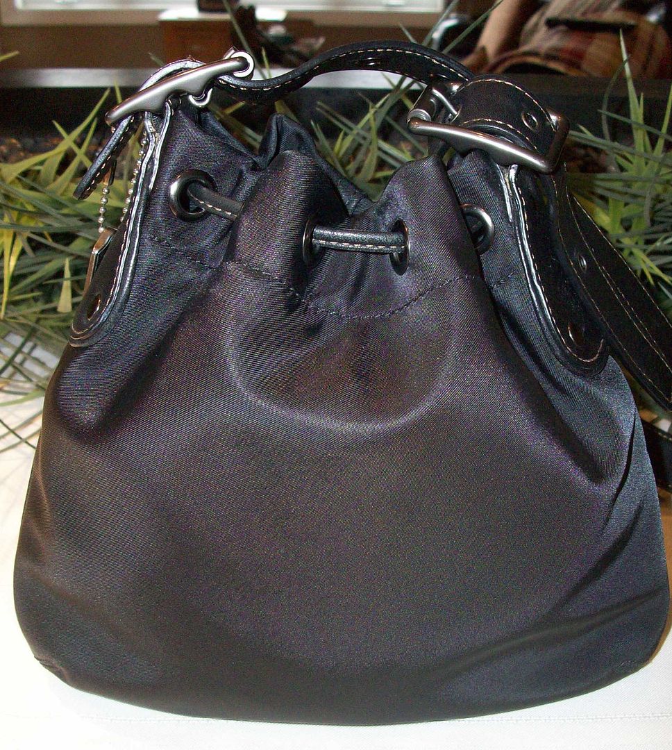 6649 nylon drawstring crossbody convertible black front photo 100_1340.jpg