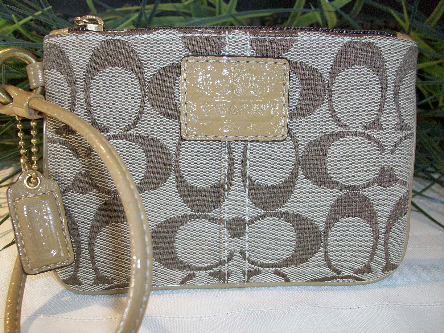 signature bleecker wristlet khaki gold front photo 100_1542.jpg