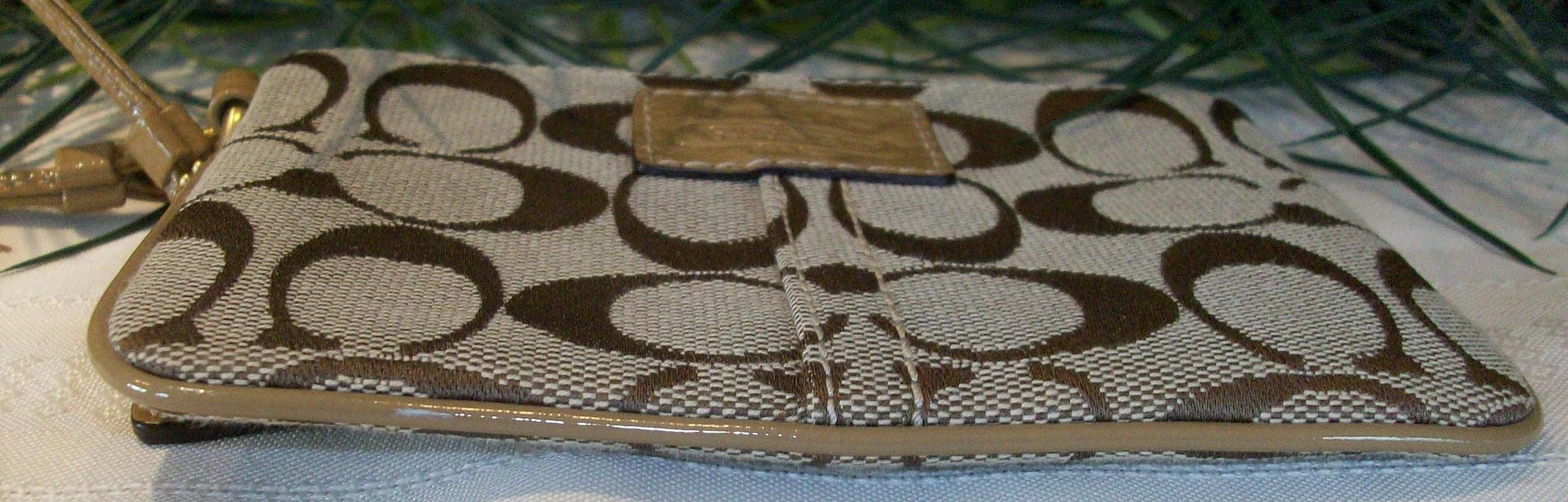 signature bleecker wristlet khaki gold bottom photo 100_1545.jpg