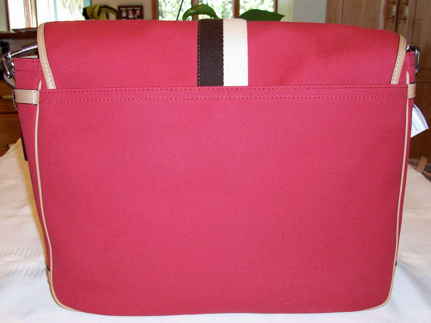 70201 voyage canvas messenger red back