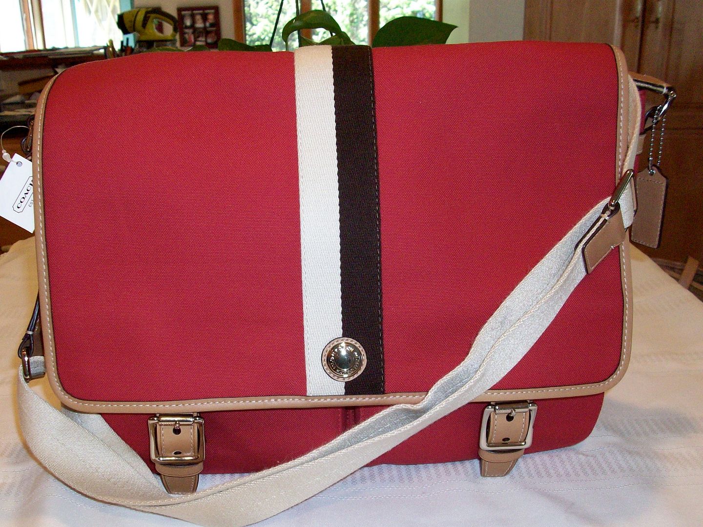 70201 voyage canvas messenger red front