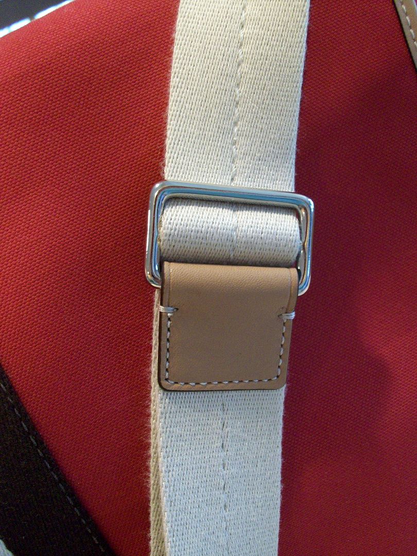 70201 voyage canvas messenger red strap