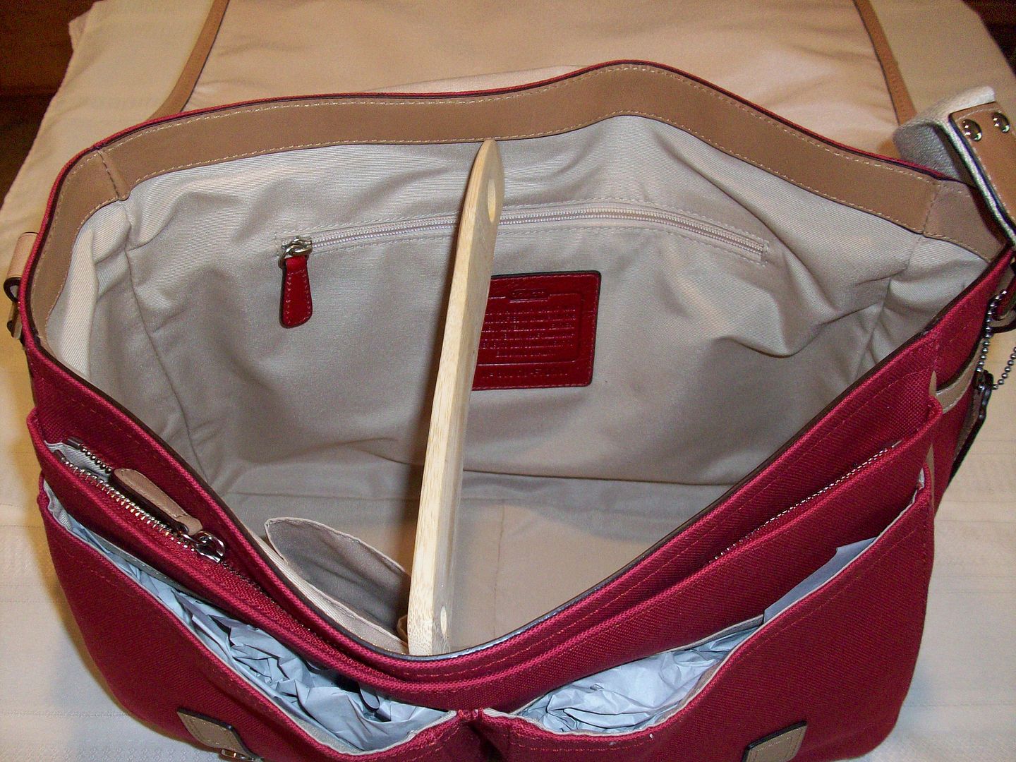 70201 voyage canvas messenger red inside