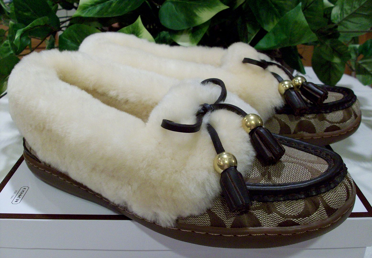 fiona signature shearling slippers khaki .75 right