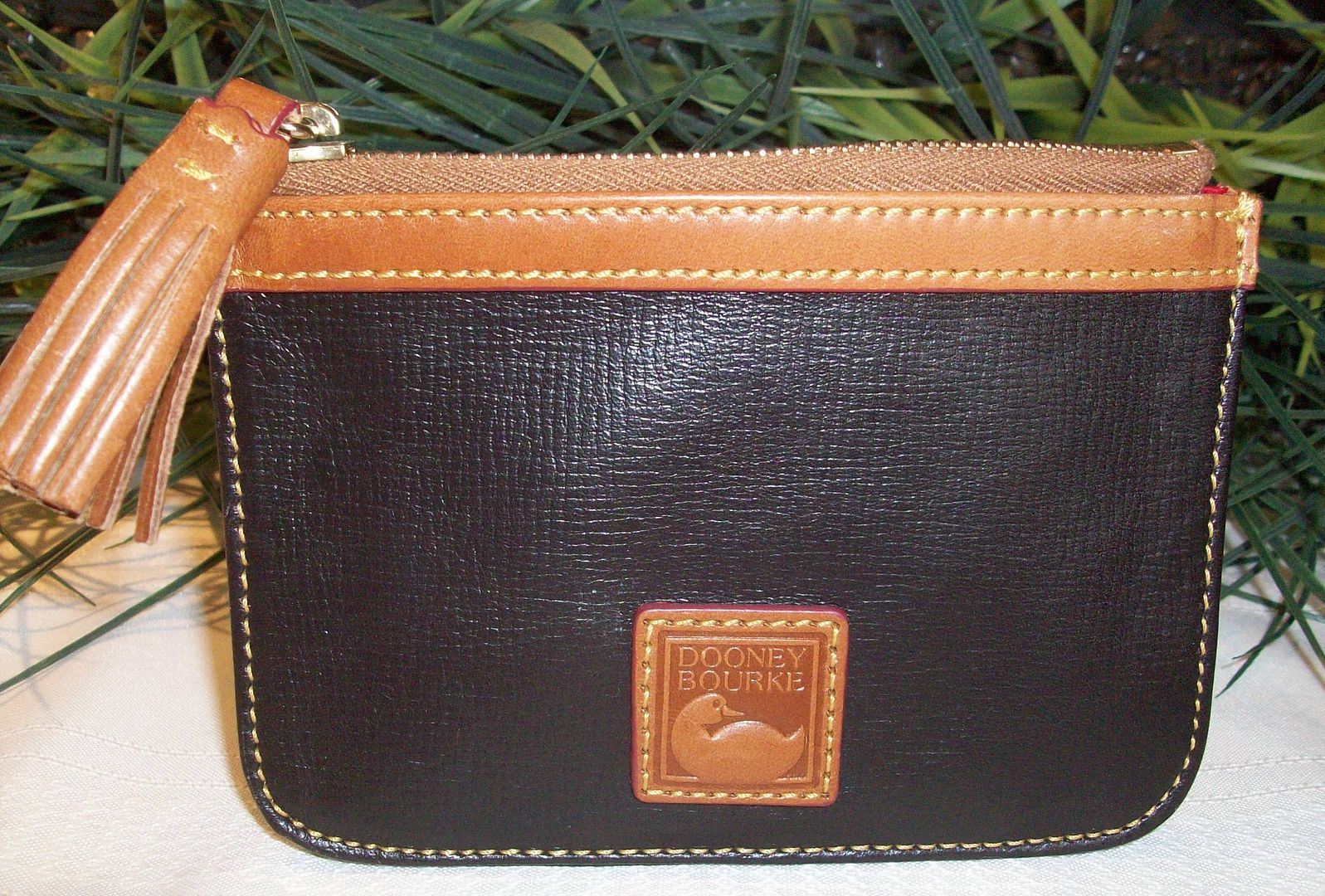 dooney textured leather zip top coin purse black front photo 100_0648.jpg