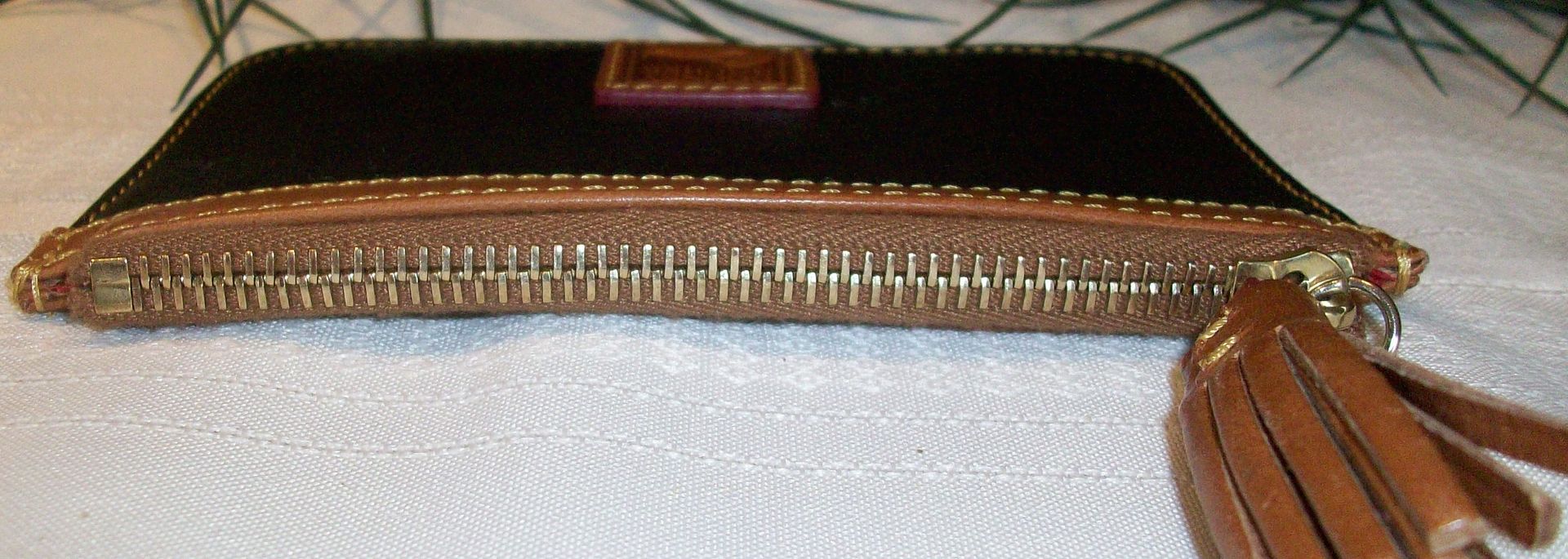 dooney textured leather zip top coin purse black top photo 100_0653.jpg