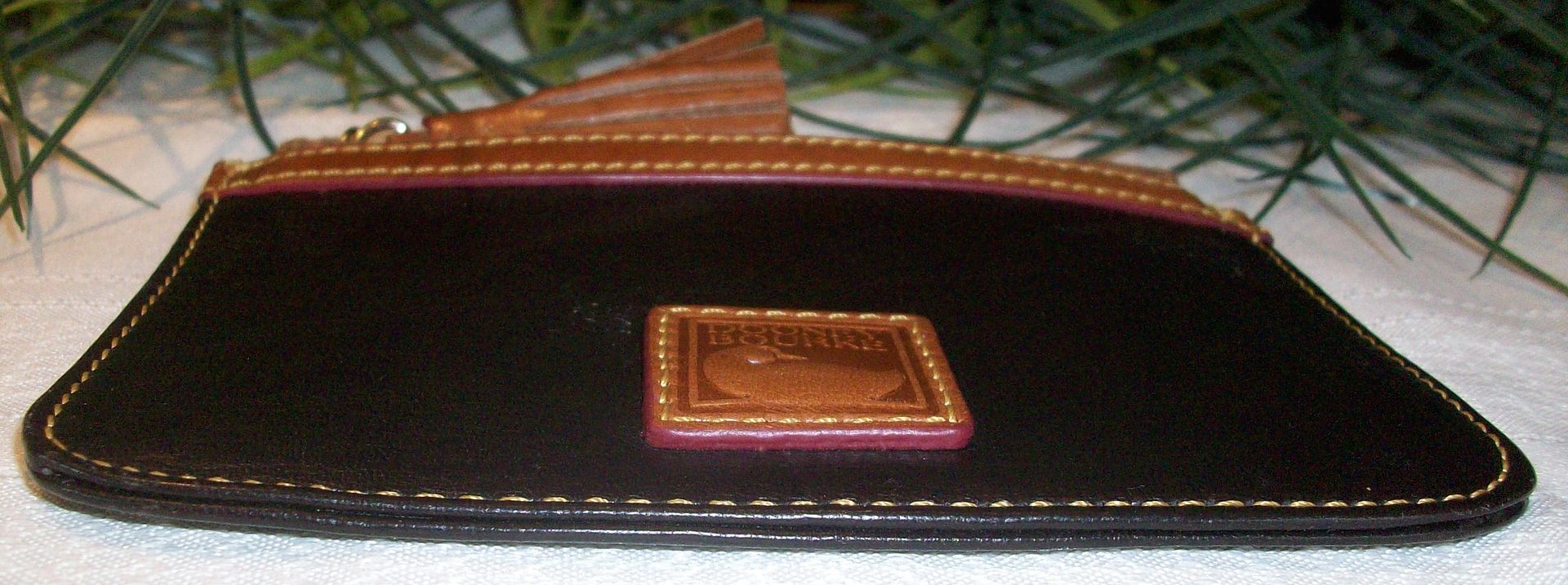 dooney textured leather zip top coin purse black bottom photo 100_0654.jpg