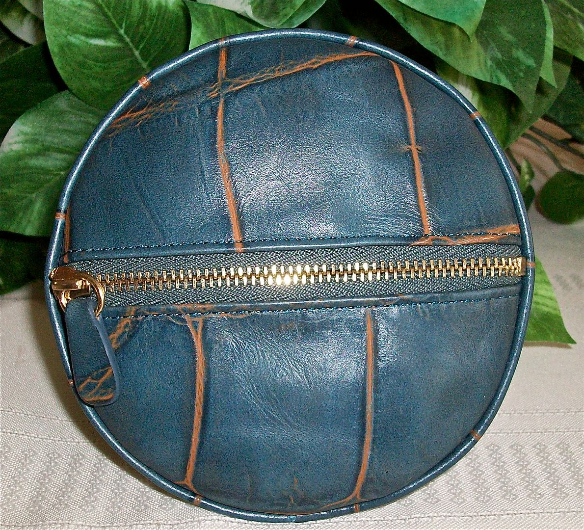 round croc embossed leather zipper coin purse front