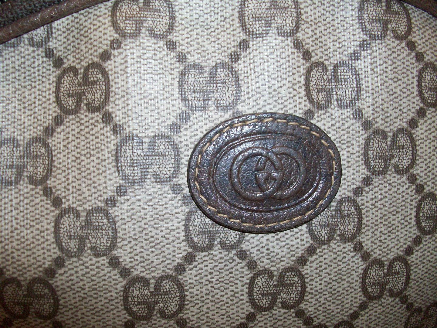 vintage gucci monogram canvas cross body shoulder bag front close