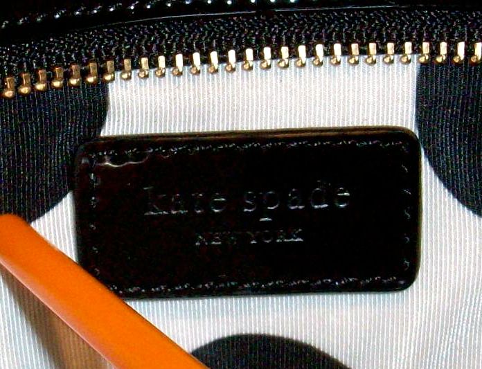 zippered chrissy bon vivant black white wristlet inside close