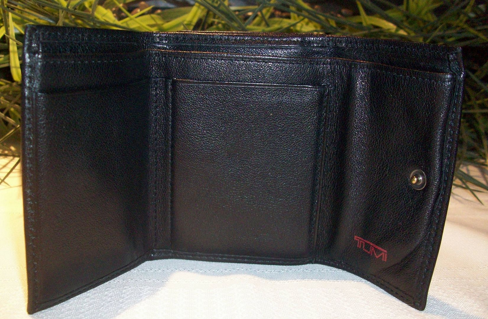 leather tri fold wallet black open photo 100_0201.jpg