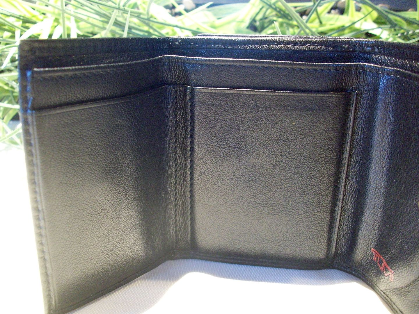 leather tri fold wallet black open photo 100_0203.jpg