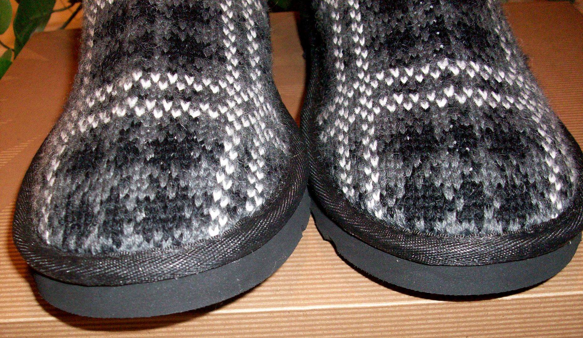 1877 plaid knit charcoal boots toes