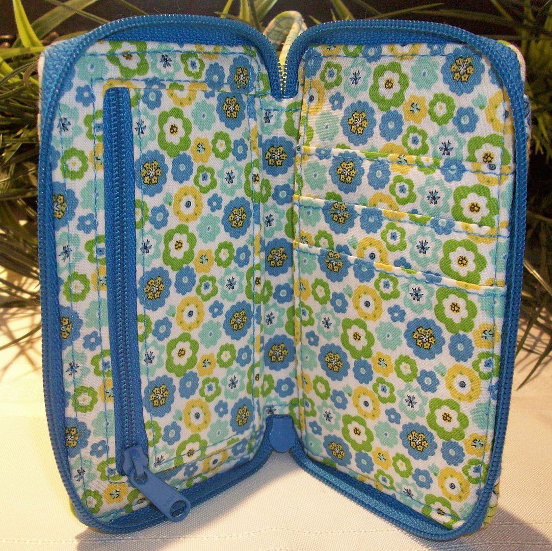 vera bradley vb english meadow all in one wristlet open photo 100_0220.jpg