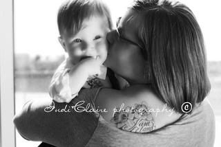 baby photographer,mommy,Family photographer,family,lethbridge family photographer,indi claire photography