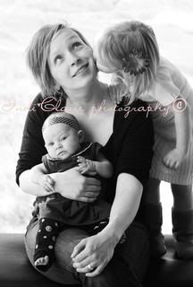 kisses,family,Family photographer,lethbridge portrait photographer,indi claire photography
