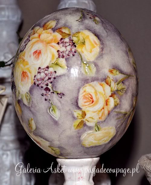 wielkanocne jajo strusie -dekoracja