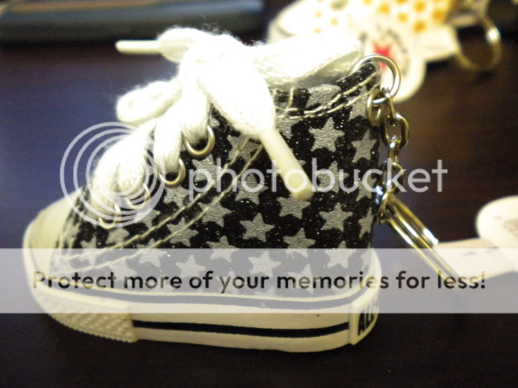 NEW ALL STAR CONVERSE KEY CHAIN MANY COLORS VERY COOL   